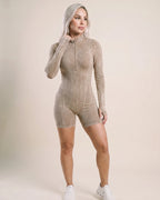 P1 beige_taupe 11_hand_to_neck