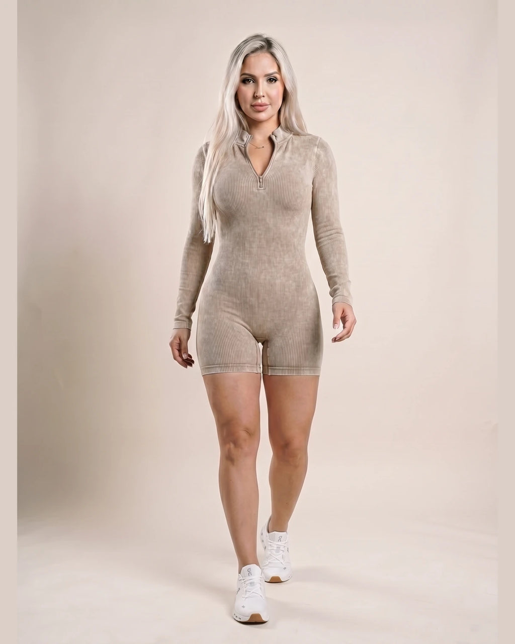 P1 beige_taupe 17_walking