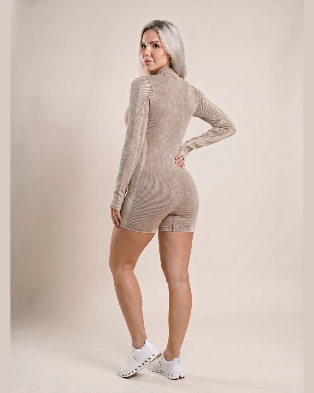 P1 beige_taupe 18_back_over_shoulder