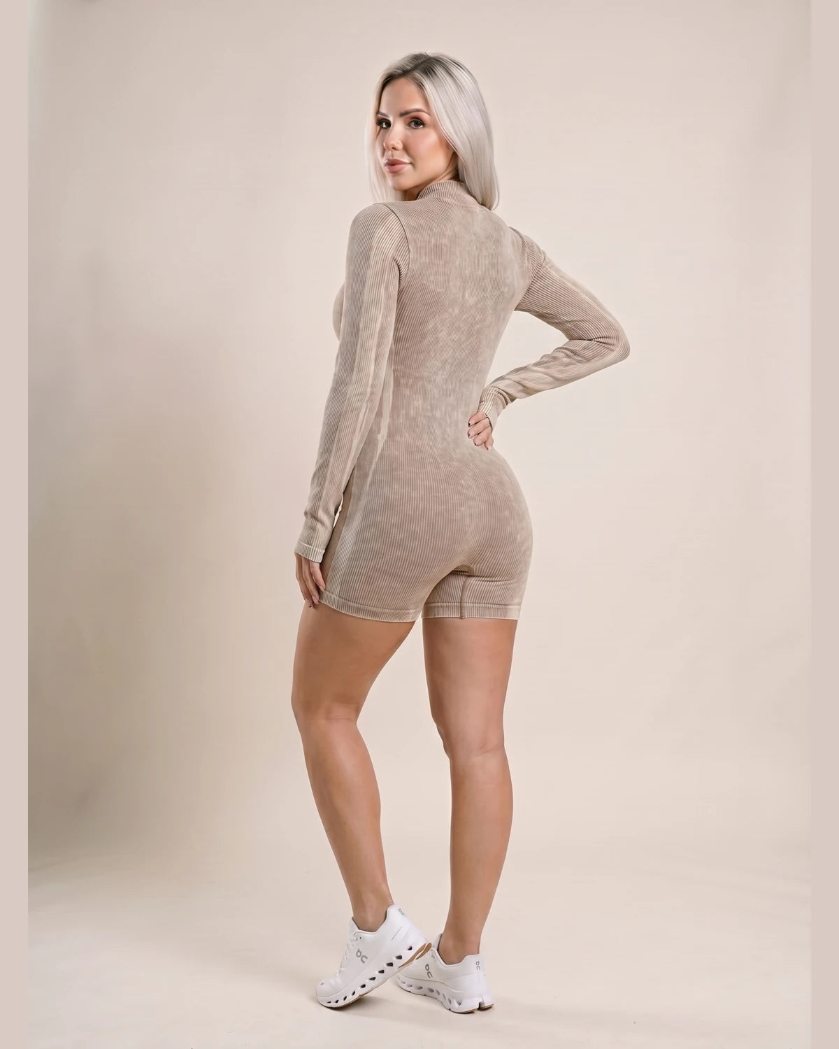 P1 beige_taupe 18_back_over_shoulder