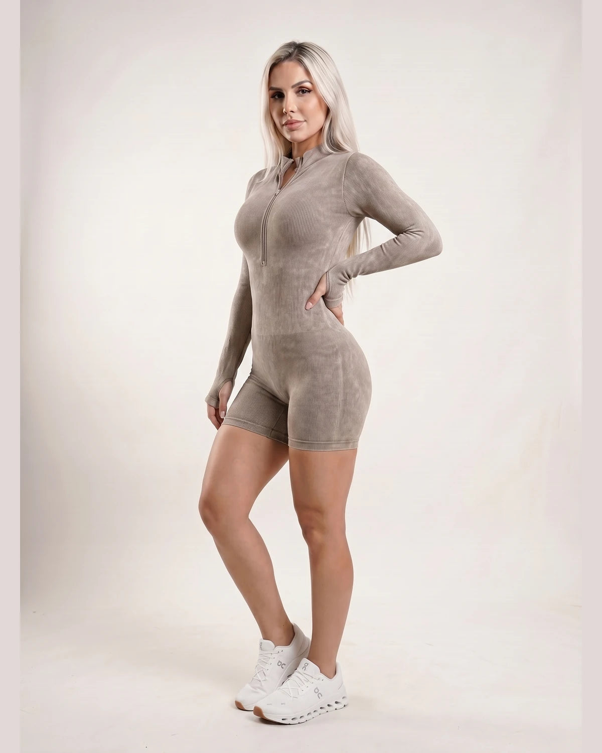 P1 beige_taupe 20_3q_right_front