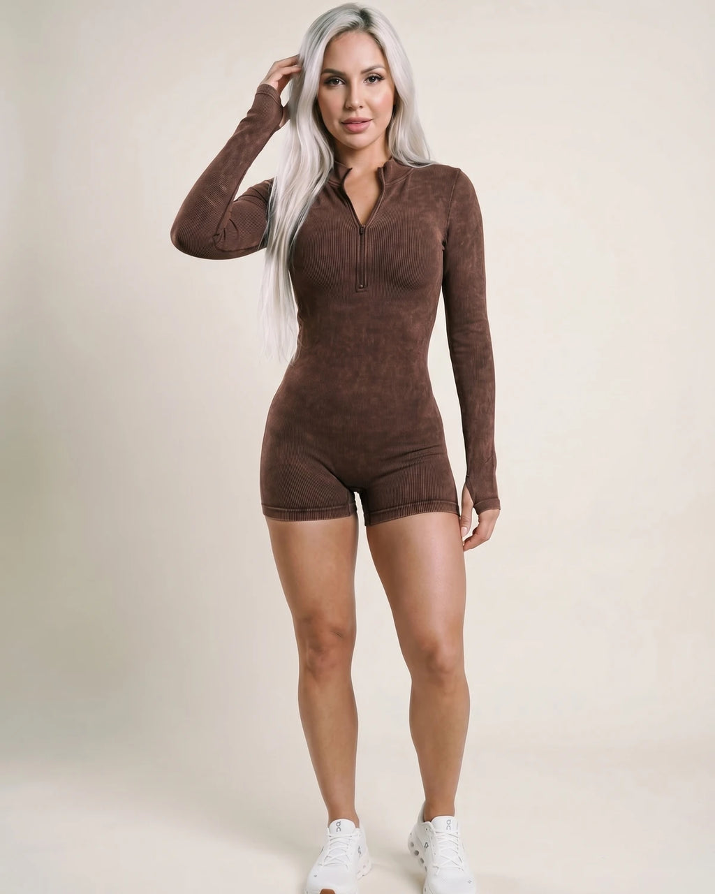 P1 marron_chocolate 09_hand_to_hair