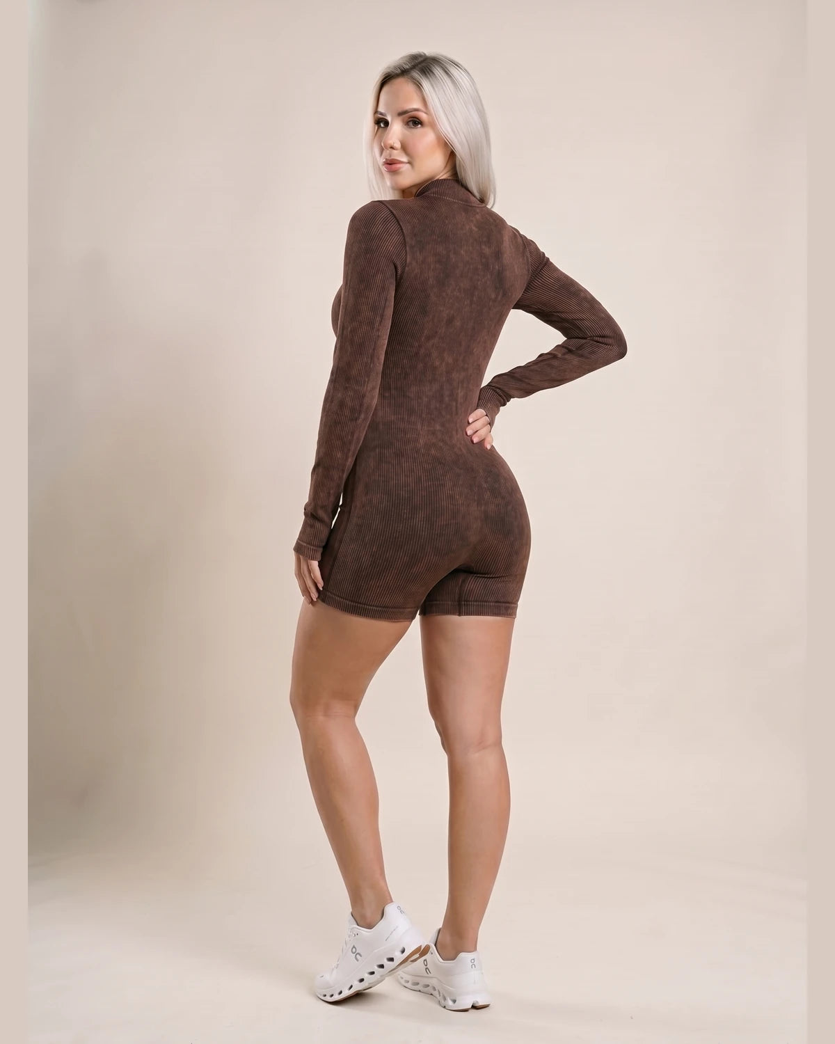 P1 marron_chocolate 18_back_over_shoulder