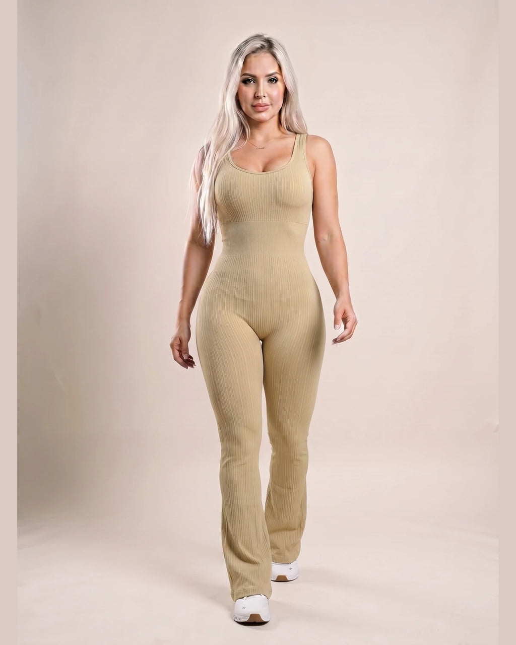 P2 beige 17_walking