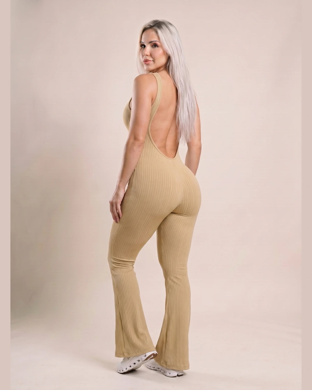 P2 beige 18_back_over_shoulder