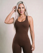 P2 marron_chocolate 09_hand_to_hair