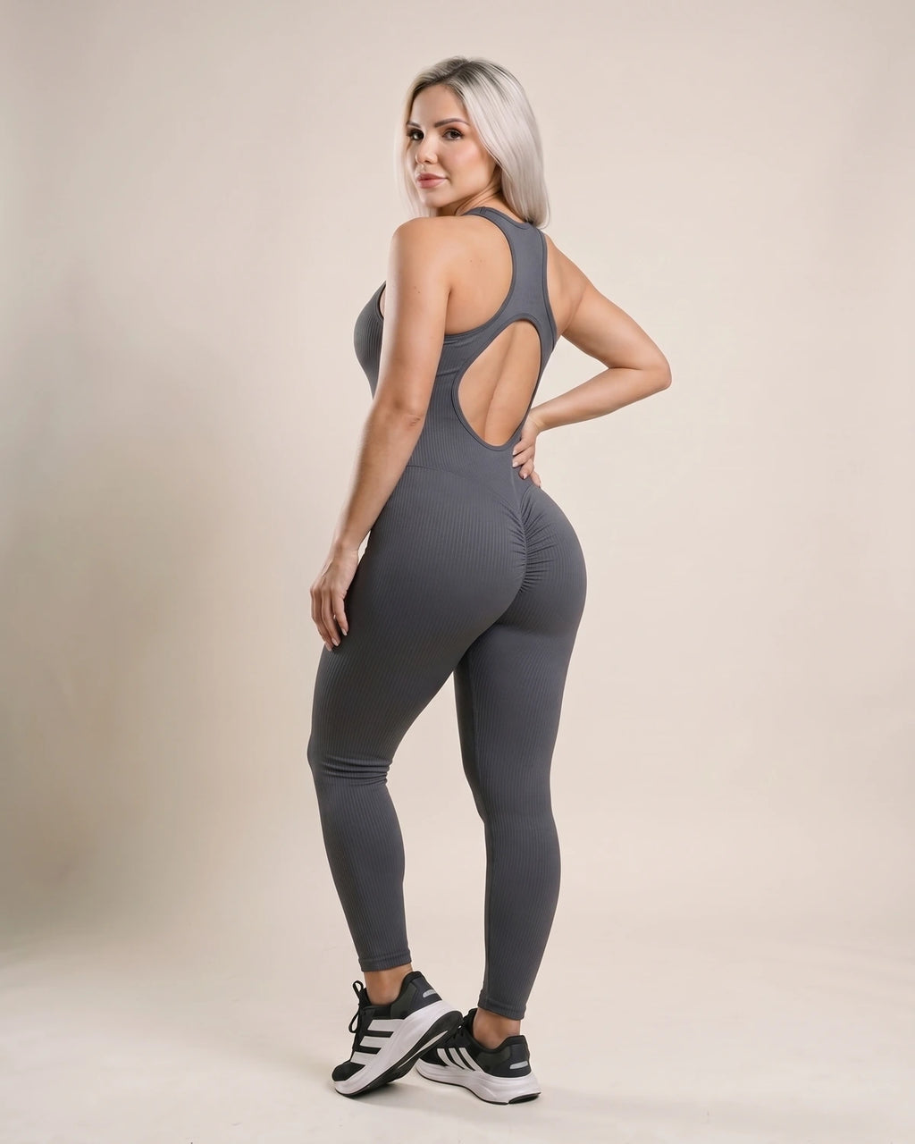 P4 gris_oscuro 18_back_over_shoulder