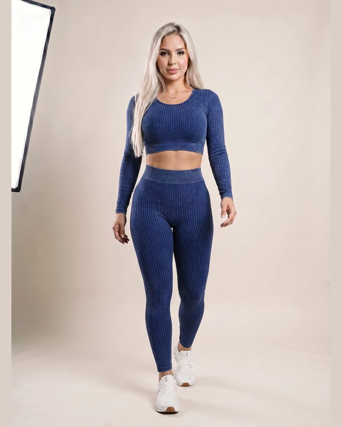 P6 azul_navy_denim 17_walking